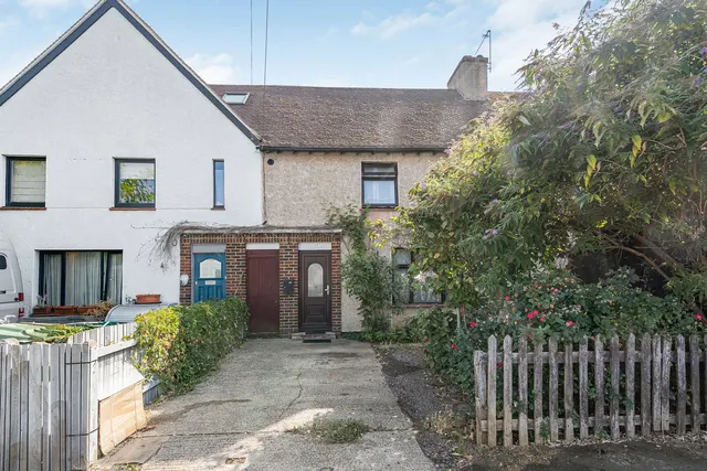 Green Lane, Sunbury-on-Thames, TW16, photo 1