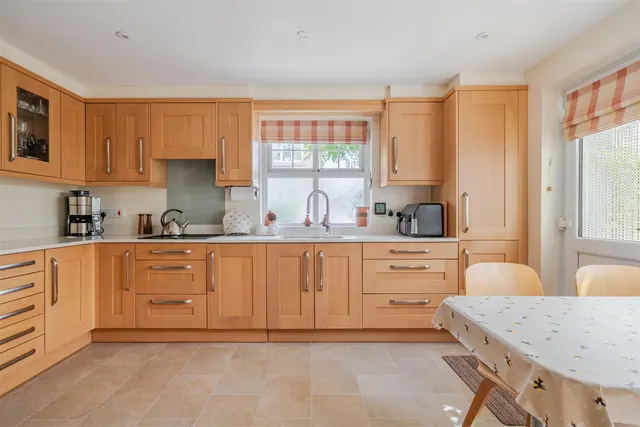 Robins Close, Chippenham, SN14, photo 2