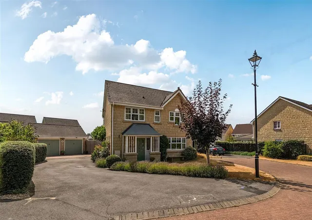 Robins Close, Chippenham, SN14, photo 1