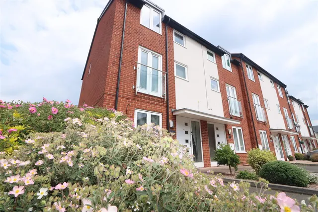 Photo 2 — Larch Way, Stourport-on-Severn