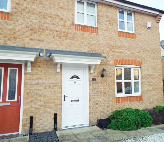Hadrians Walk, North Hykeham, LN6, photo 1