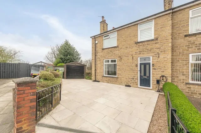 West Close, Fartown, photo 1