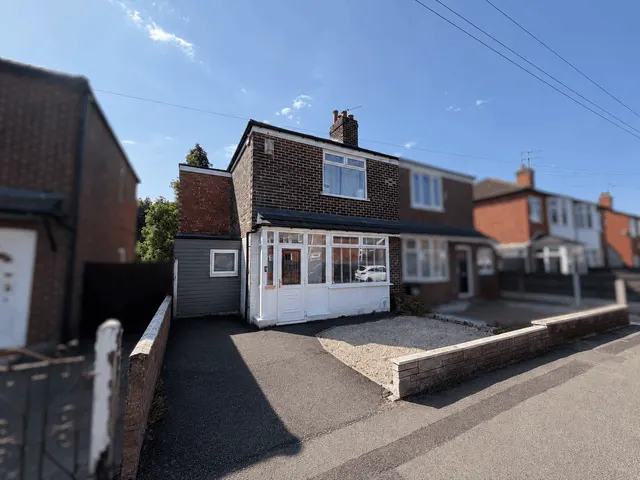 Woodhall Road, Reddish, SK5, photo 1