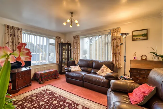 Shreen Way, Gillingham, photo 3