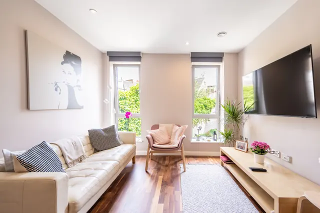 Photo 2 — 11 Dungannon House, 15 Vanston Place, London