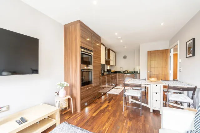 Photo 3 — 11 Dungannon House, 15 Vanston Place, London