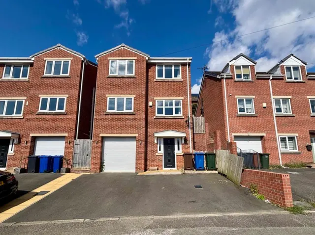 Worsbrough Road, Blacker Hill, Barnsley, photo 1