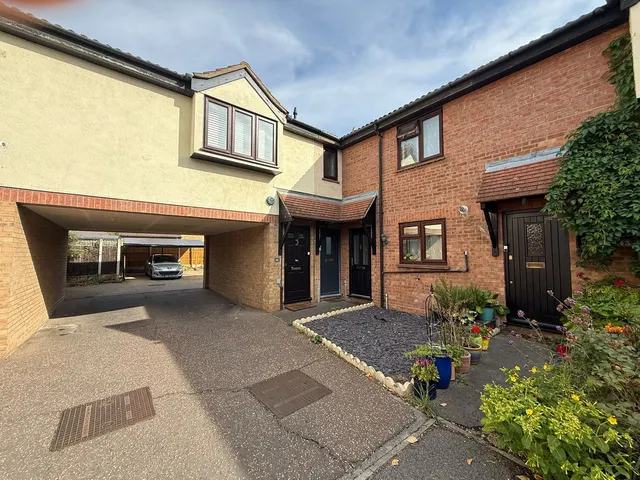 2 bedroom flat — Trentbridge Close, Chigwell, IG6 3DG