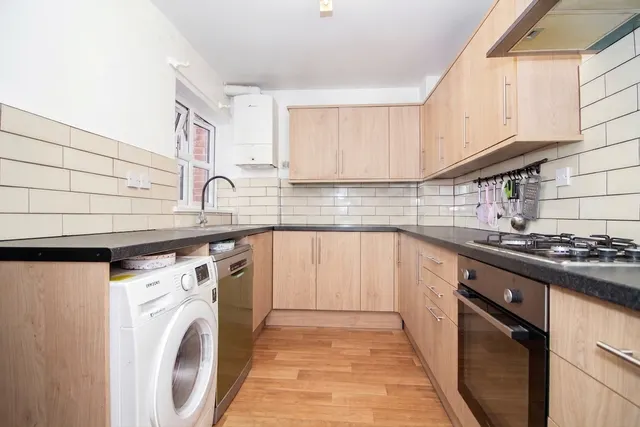 Photo 3 — Flat 3, Chippenham Court, Harrow, 91 Peel Road, HA3 7QR