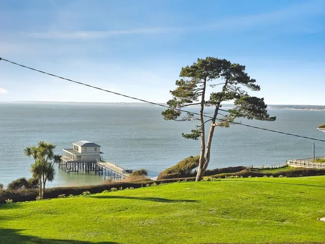 Ward Road, Totland Bay, PO39, photo 2