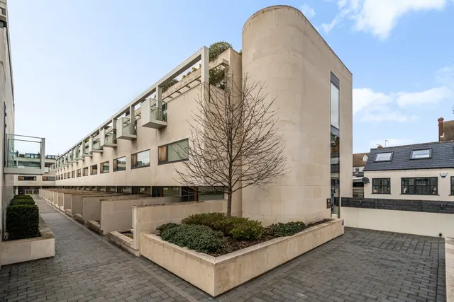 Gabriel Square St Albans AL1, photo 1