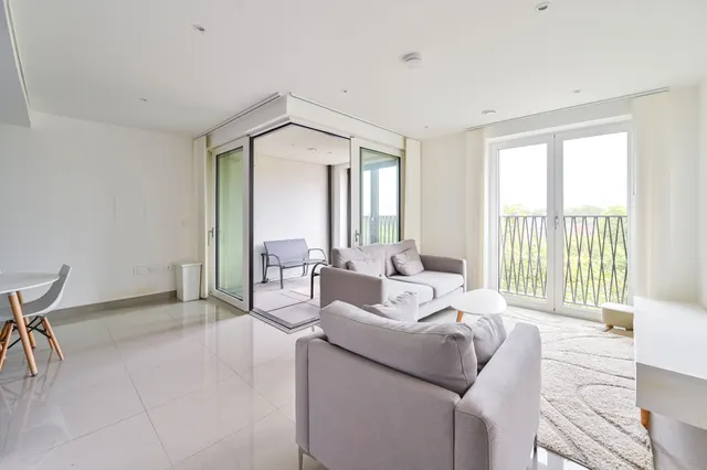 48 Delphini Apartments, 10 St Georges Circus, London, photo 1