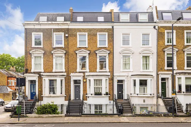 2 bedroom flat — Harwood Road, Fulham, London, SW6 4PZ