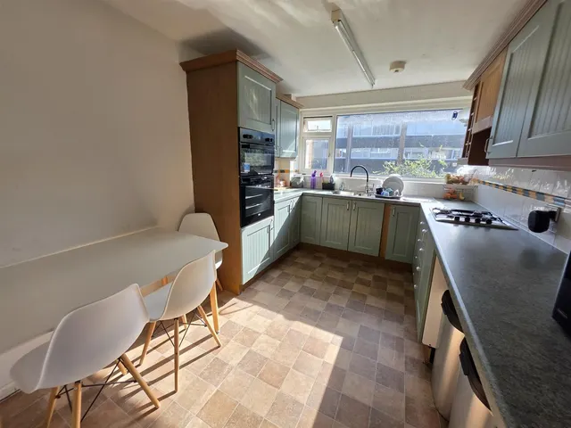 Baslow Drive, Heald Green, photo 2