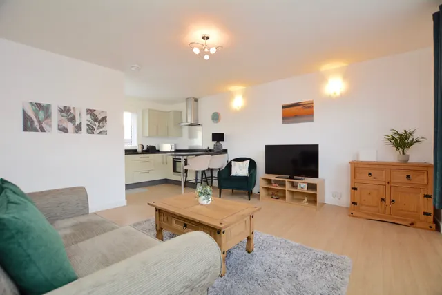 Photo 2 — 9 Welbeck Crescent, Troon, KA10 6AS