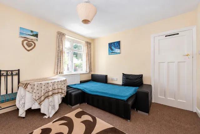 Islay Gardens, Hounslow, TW4, photo 2