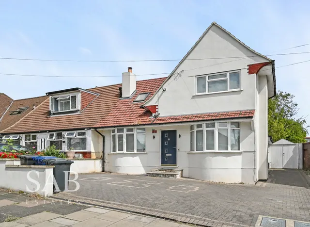 Greenford Gardens, Greenford, UB6, photo 1