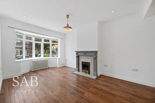 Greenford Gardens, Greenford, UB6, photo 2