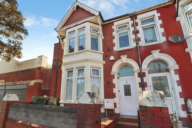 Broad Street, Barry, photo 1
