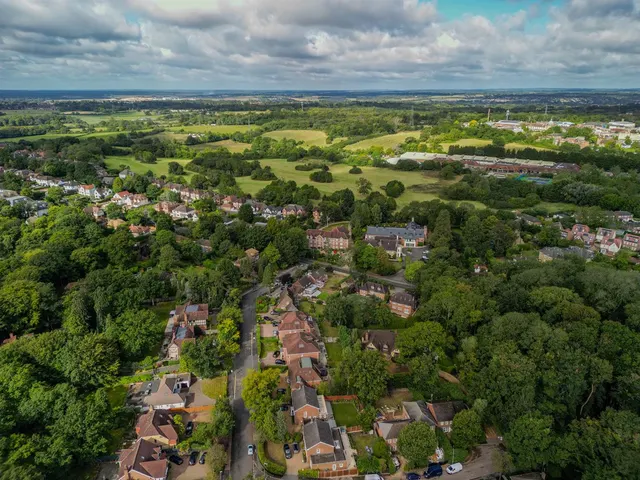 Nicholas Way, Northwood, HA6, photo 2