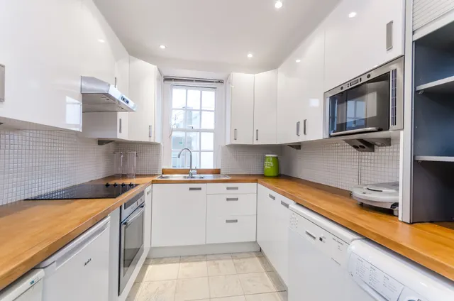 Photo 2 — 44 Bronwen Court, Grove End Road, London