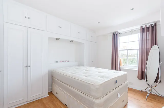 Photo 3 — 44 Bronwen Court, Grove End Road, London
