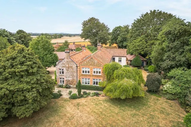 Impressive Home in Grimston Just Over, photo 2