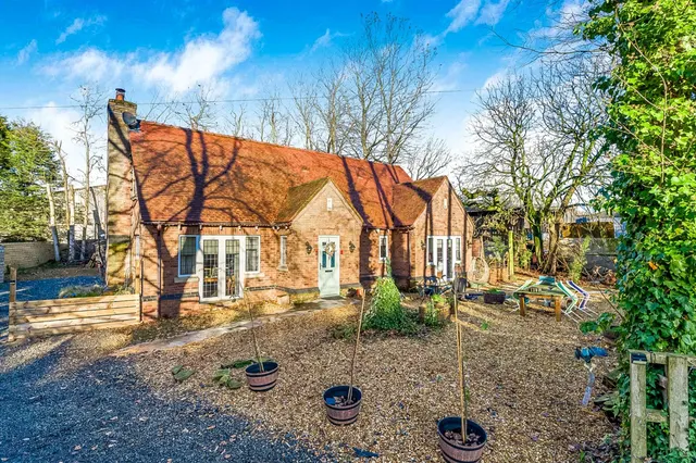 Little Ees Lane, Sale, photo 1
