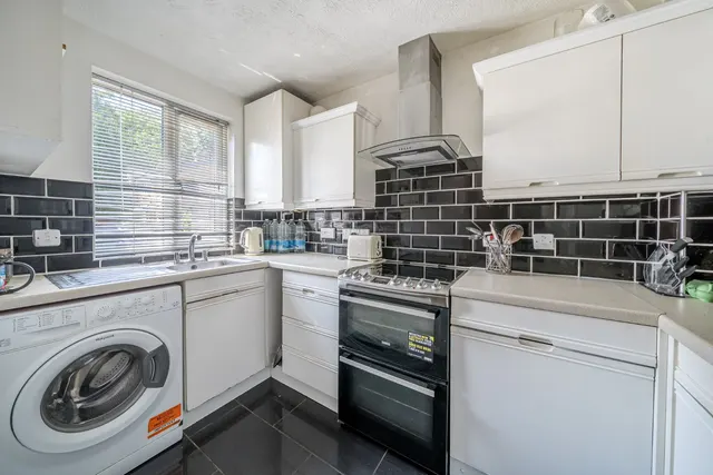 Photo 3 — Parkside Close, Penge, London, SE20
