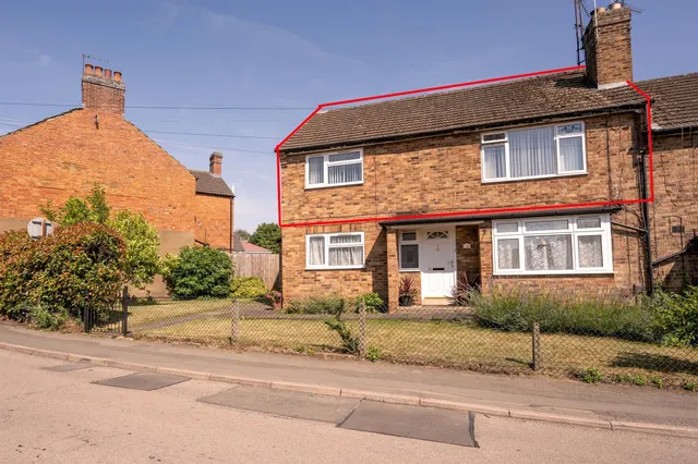 Castle Hill, Rothwell, Kettering, photo 1