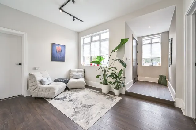 Photo 3 — 14 Talbot Crescent, London