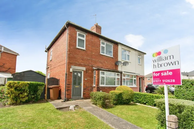 Pinders Crescent, KNOTTINGLEY, photo 1