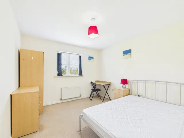 Room 6, 56, Pinewood Drive, Cheltenham, GL51 0GH, photo 1