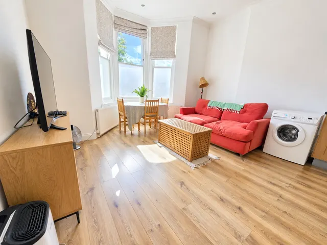 West Green Road, London, N15, photo 2