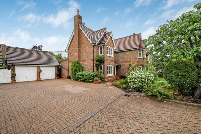 Bainbridge Close, Ham, TW10, photo 2