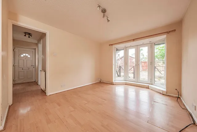 Photo 3 — Pacific Close, Feltham, TW14