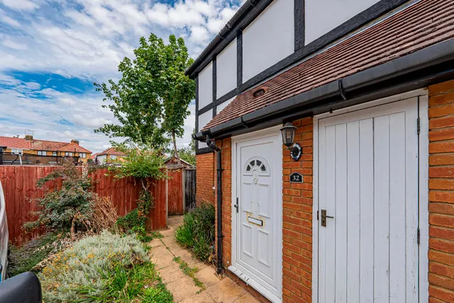 Photo 2 — Pacific Close, Feltham, TW14