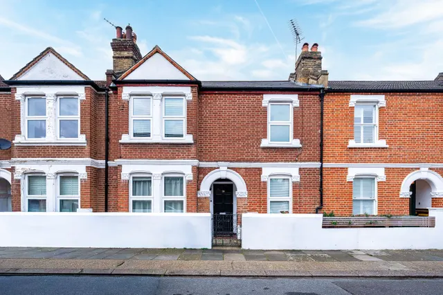28 Overcliff Road, London, photo 1