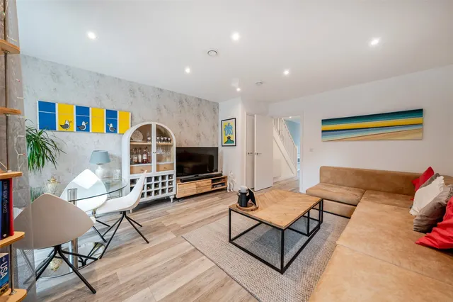 Camberwell Road, SE5, photo 1