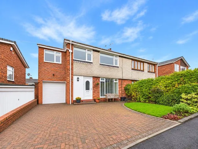 Holburn Close, Ryton, NE40, photo 1
