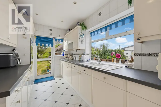Amberley Gardens, Epsom, KT19, photo 3