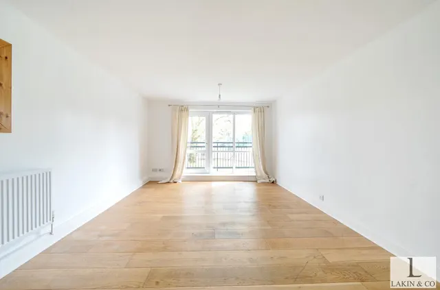 Photo 2 — Tedder Close, Uxbridge, Uxbridge, Middlesex, UB10 0FH