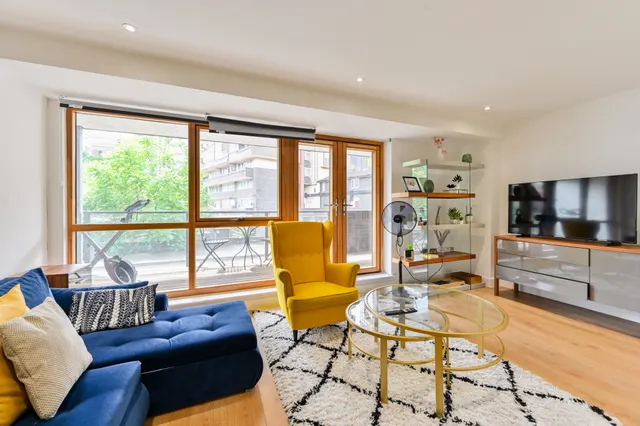 Flat 6, Melbway House, 18 Meadow Row, London, photo 1