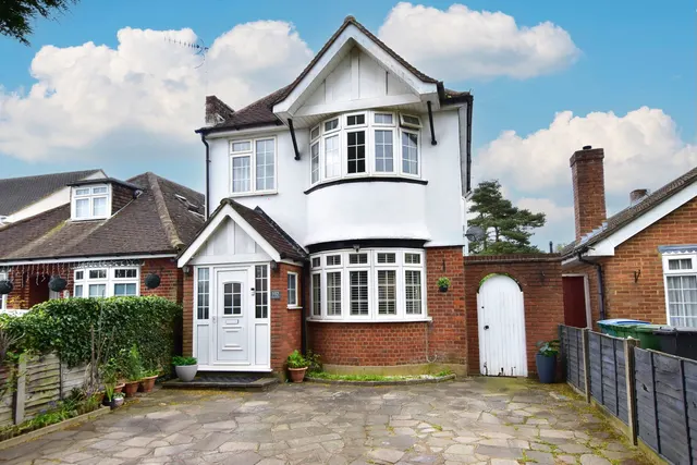 4 bedroom house — High Road, Leavesden, Watford, WD25 7AJ