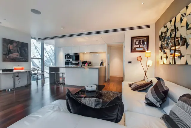Photo 2 — Flat 802 The Heron, 5 Moor Lane, London