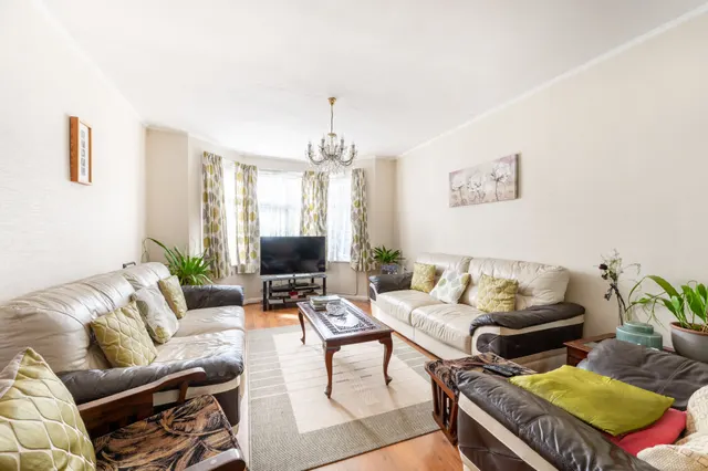 37 Park Road, Wembley, photo 1
