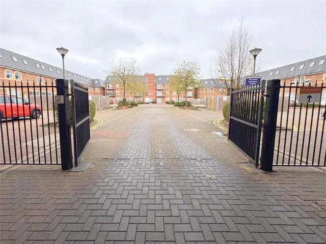 Photo 3 — Alton Mews, Aylesbury, Buckinghamshire, HP19