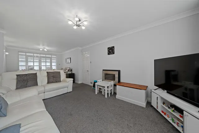 Photo 2 — Falkland Drive, Ashton-In-Makerfield, Wigan, Wigan, WN4 0SQ