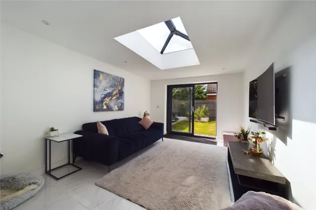 Albert Close, Spencers Wood, RG7, photo 3