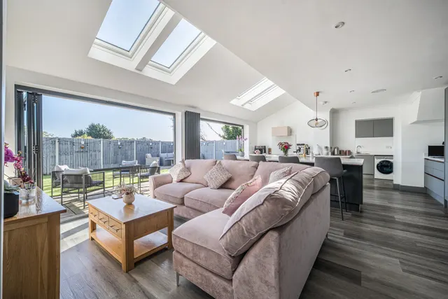 Volunteer Road, Theale, RG7, photo 2